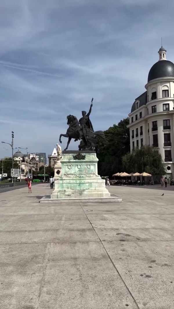 Samsung Giant Washing Machine Washes Mihai Viteazul Statue