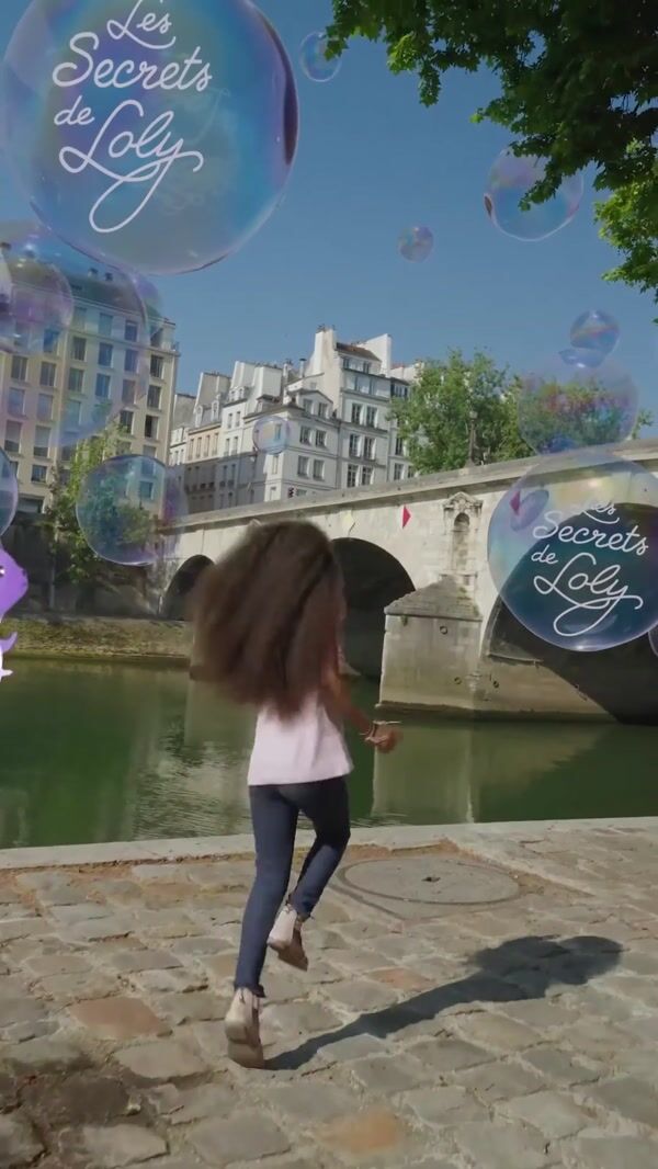 Les Secrets de Loly Giant Bubbles Float on River Seine