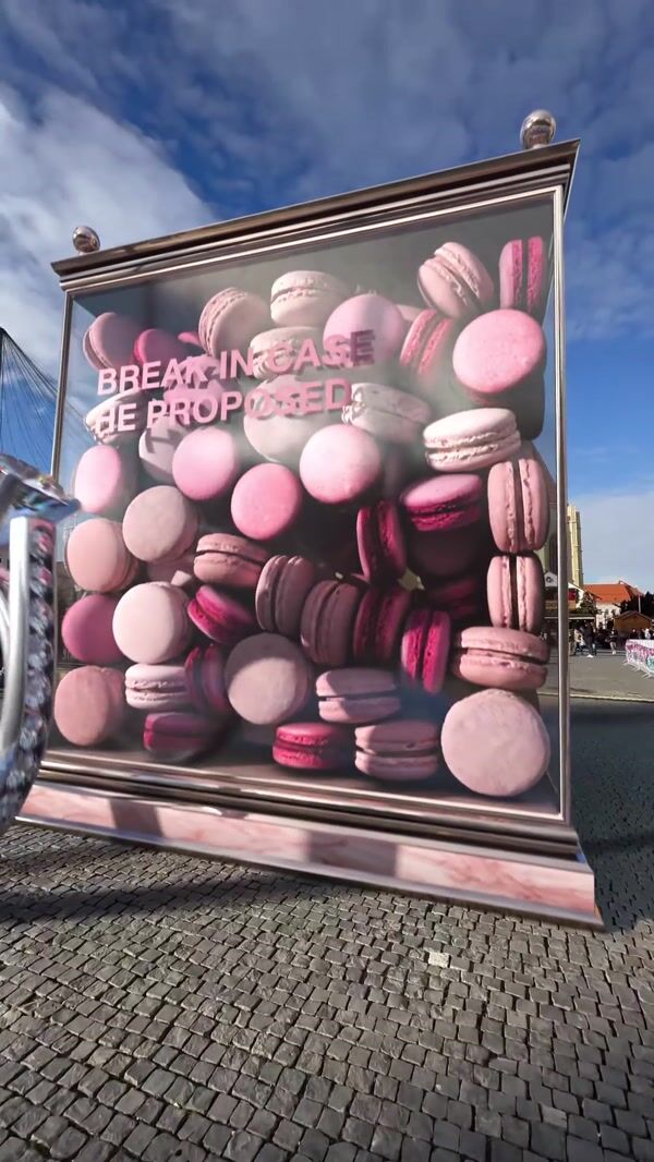 Zen Day Macaroons Spill Out of Glass Case