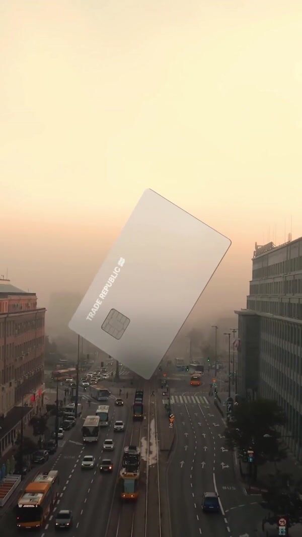 Trade Republic Massive Card at Warsaw Crossing