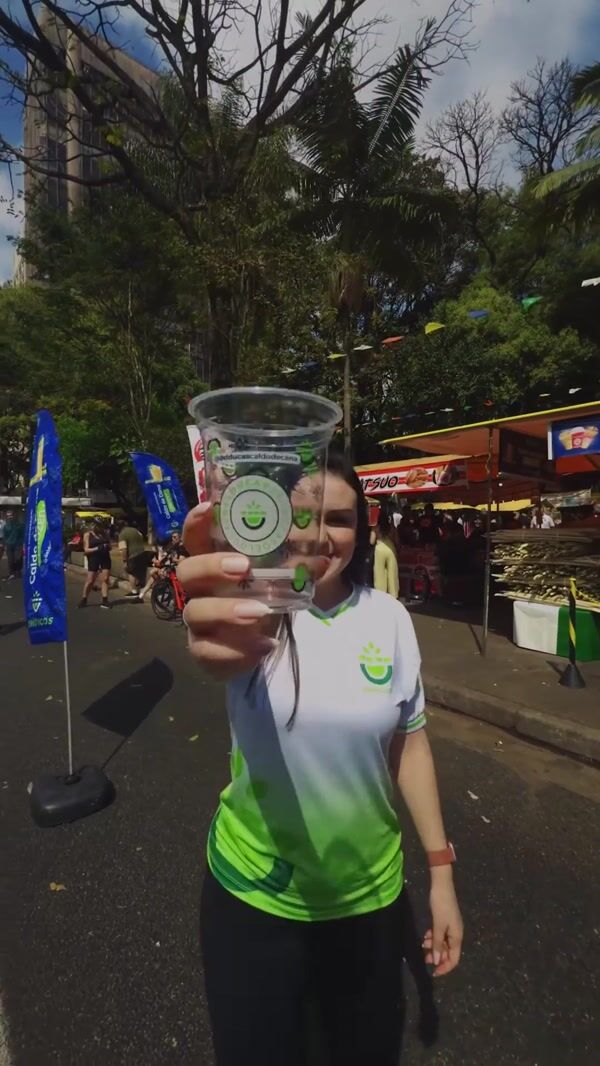 Delducas Frozen Drink Flows into Giant Cups
