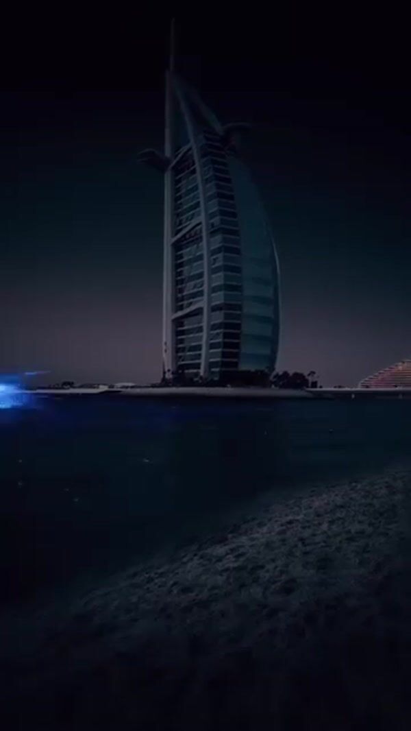 OPPO Sparkling Light Illuminates Landmarks