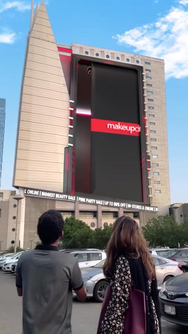 MakeupCity Billboard Comes to Life