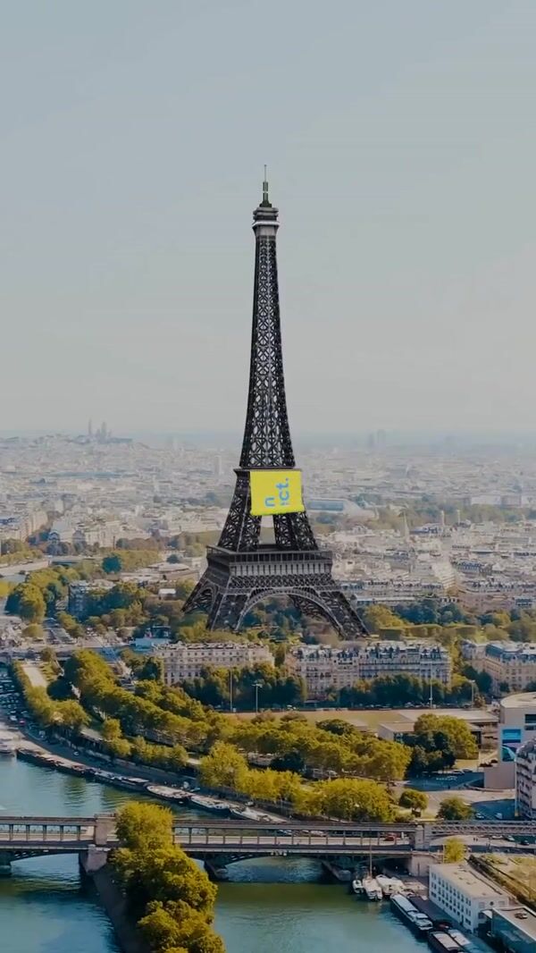 Lemon Perfect Eiffel Tower Turns Lemon Yellow