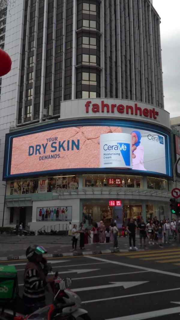 Cerave Moisturising Cream 3D Anamorphic Billboard