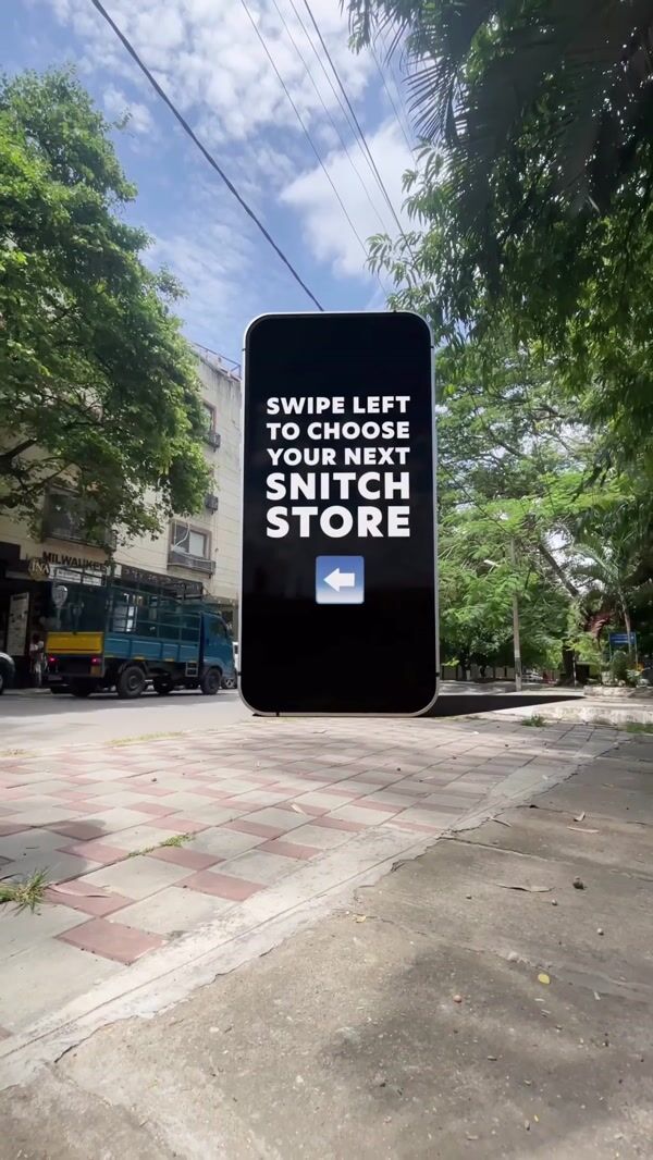 Snitch Giant Interactive Smartphone on Street