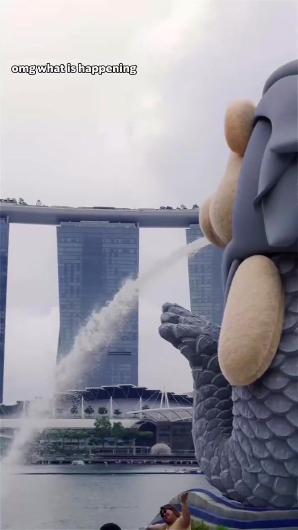 Starbucks Merlion Teddy Bear Fountain in Singapore