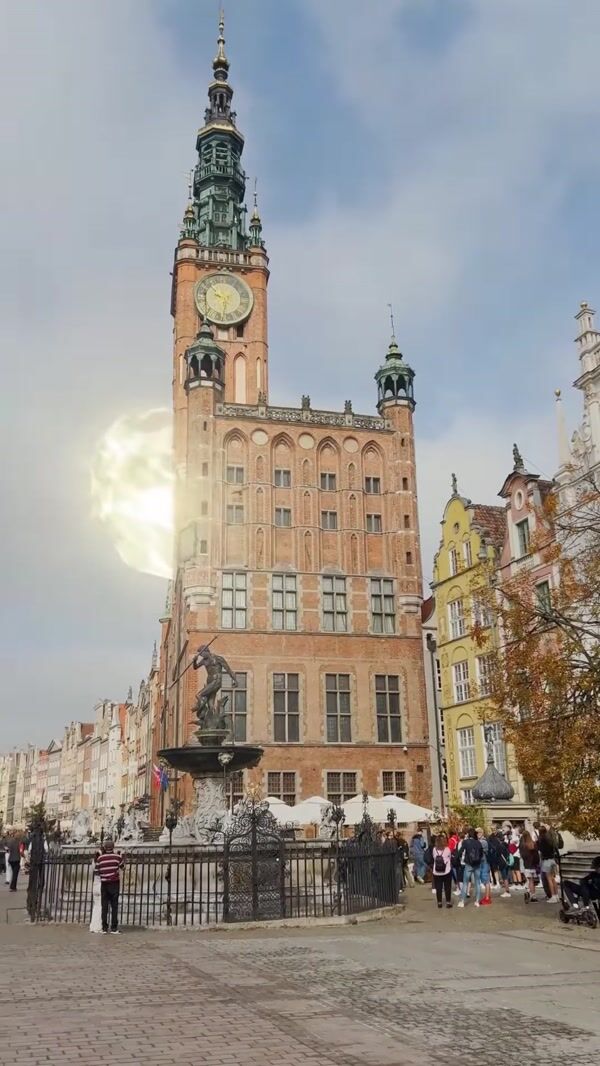 Lotto Giant Orb Float at Gdańsk Town Hall