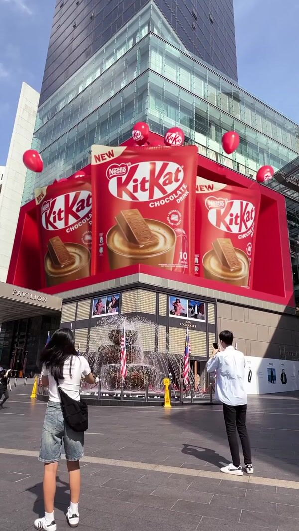 Kit Kat Packs Float on Balloons in Asian Cities