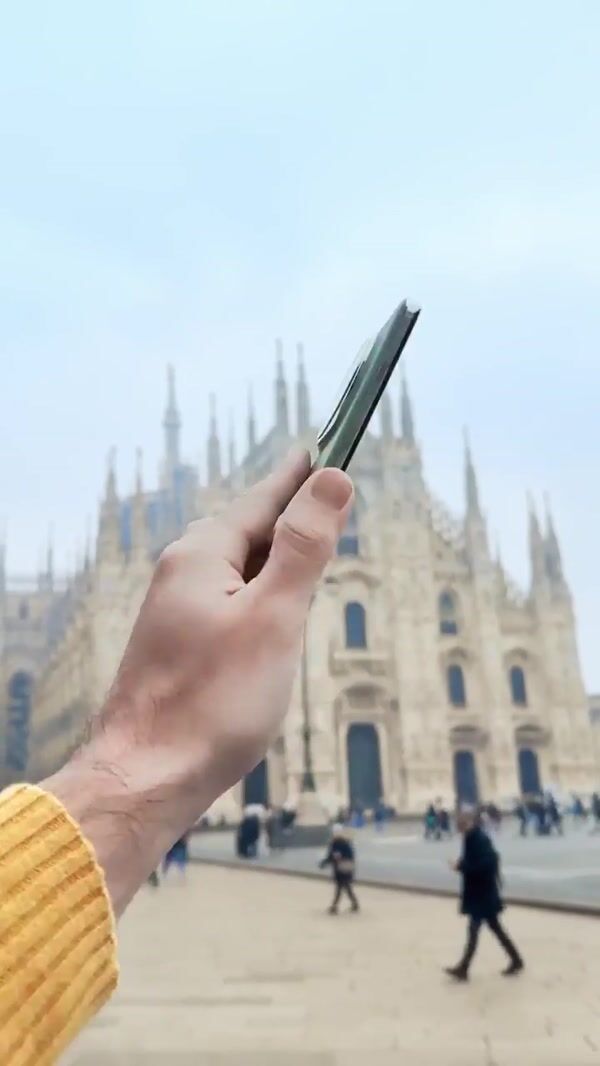 Honor Smartphone Dropped over Milan's Duomo