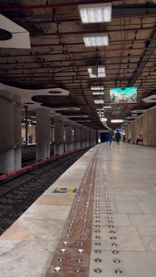 Starbucks Rewards Train Spills Stars at Metro Station