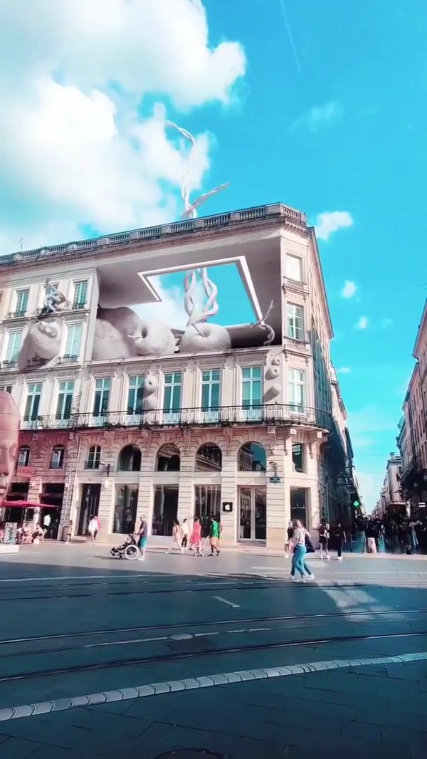 Quoifaireabordeaux Apple Tree Grows on a Building