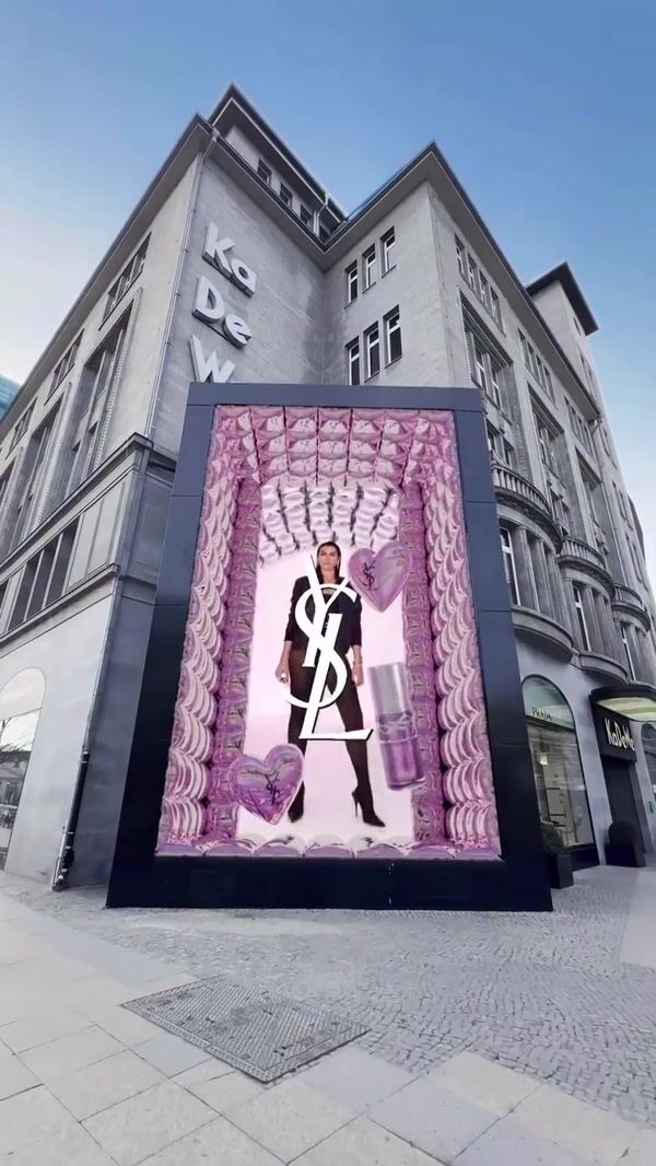 KaDeWe Lip Gloss Emerges from 3D Installation