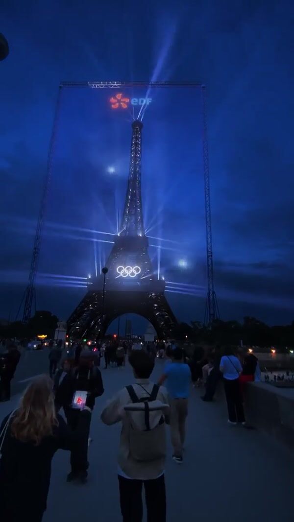 EDF Sport Giant Holographic Display Frames Eiffel Tower
