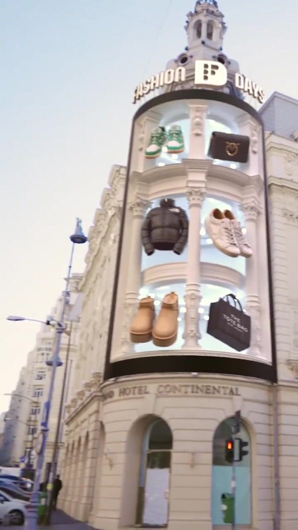 Fashion Days Hotel Continental Tower Turns into Black Friday Screen
