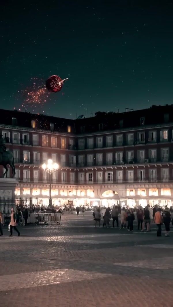 Lindt Chocolate Illuminates Christmas Tree