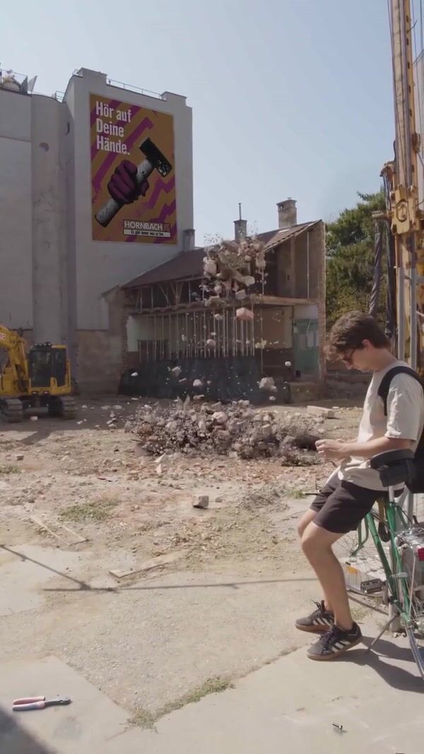 HORNBACH Stones Form Giant Beckoning Hand