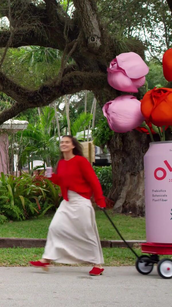 Olipop Giant Roses in Can Bloom