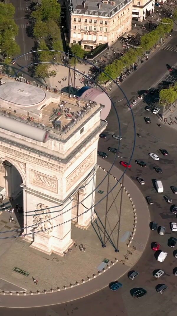 Gatineau Giant Jar Rolls Around Arc de Triomphe