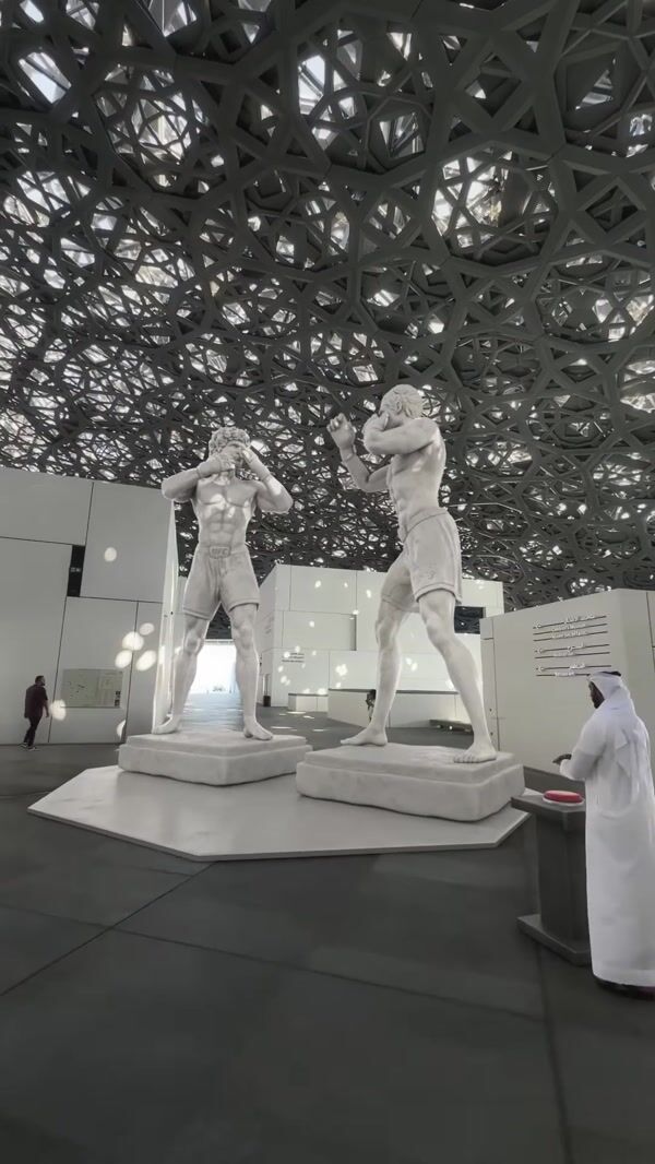 UFC Statue Fighters Match in Museum