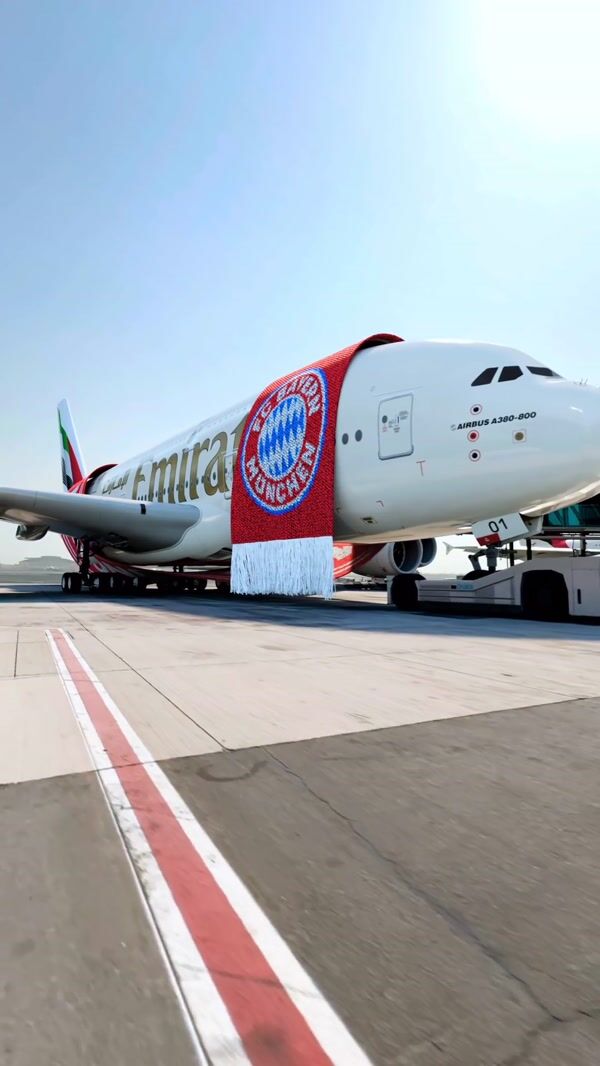 Emirates Plane Draped in FC Bayern Munich Sash