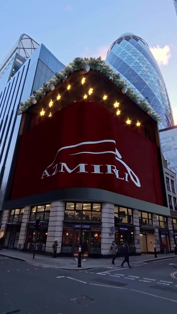 Azmirli Perfume Sprays Out of Billboard