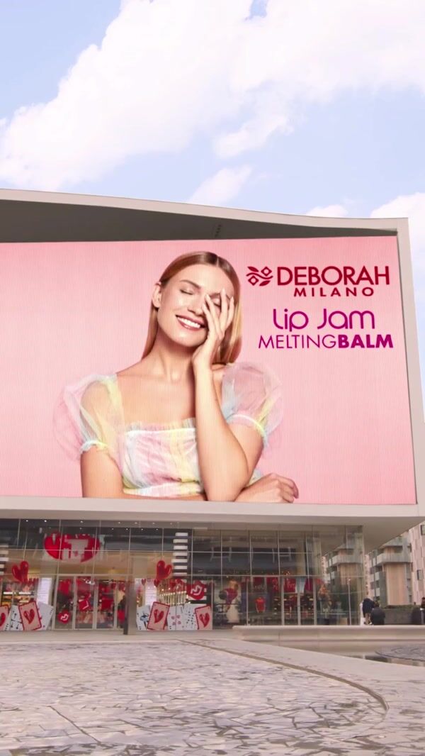 Deborah Milano Lip Balm Draws 3D Lips on Building