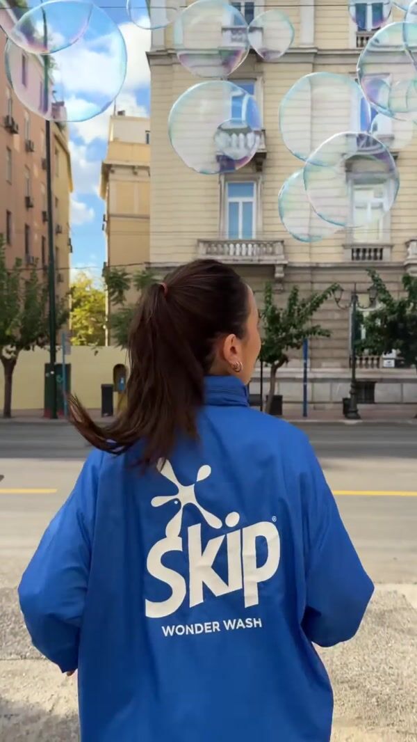 Skip Giant Bottle Releases BIg Bubbles
