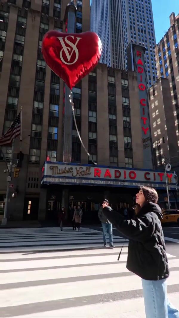 Victoria’s Secret Heart Balloons Cluster in NYC
