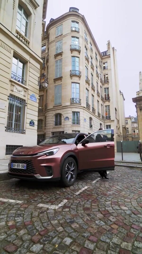 Lexus Ballerina Display in Paris