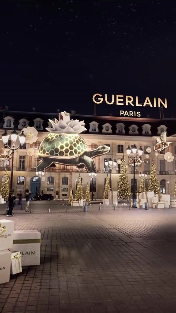 Guerlain Column Wrapped in Ribbon