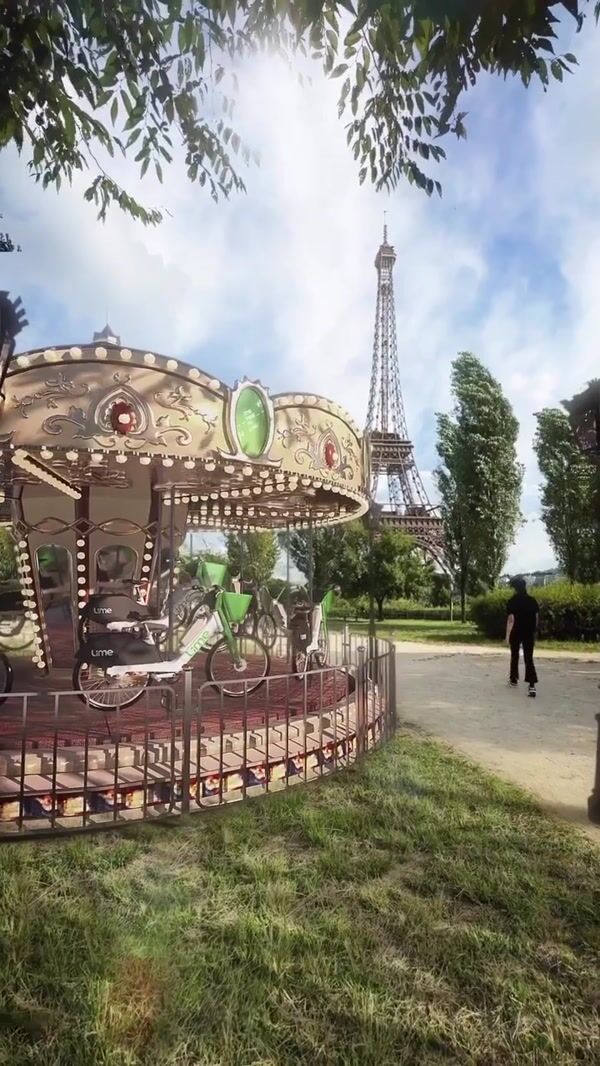 Lime E-bikes Carousel in Paris