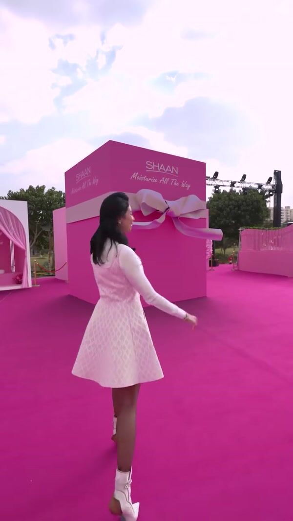 Shaan Giant Pink Boxes Unveil Makeup Remover