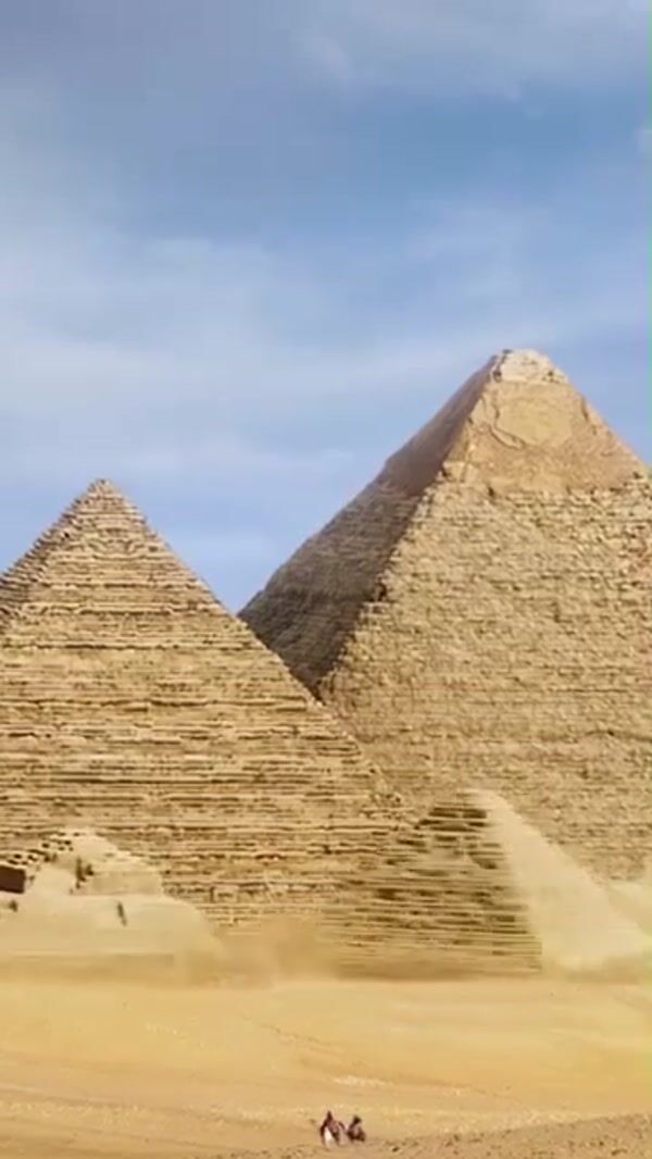 OPPO Smartphone Rises Between Pyramids