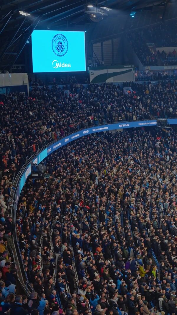 Midea LED Scoreboard Animates Glowing Shirt