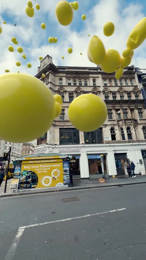 Nissan Giant Yellow Balloons Across Europe