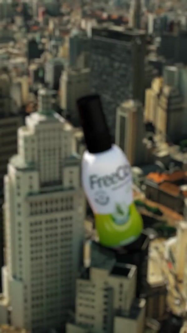 FreeCô Giant Bottle in Edificio Martinelli
