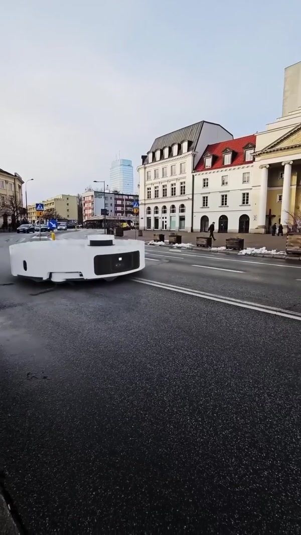 Dreame Robotic Vacuum Display at the Street