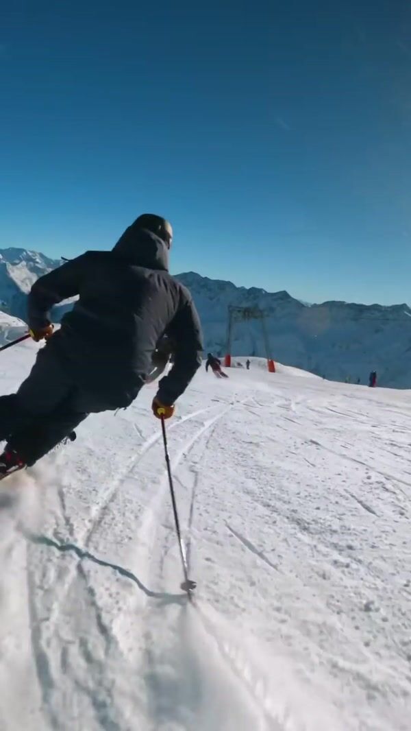 Sölden White Elephant Walking on Ski Piste