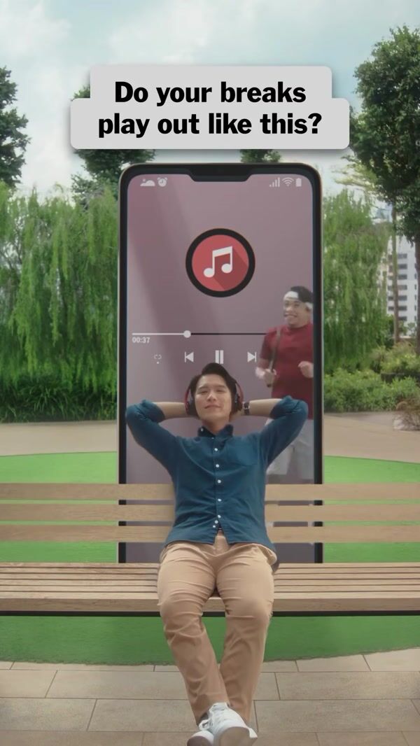 KitKat Man Appears from Giant Phone