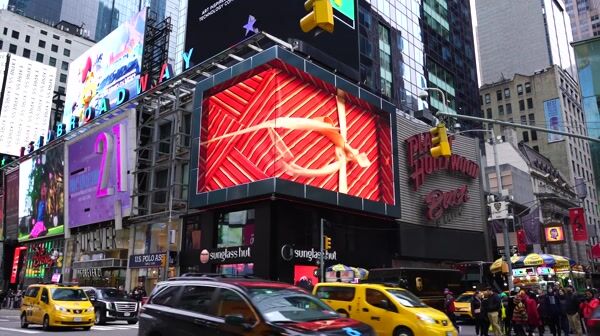 Ray-Ban Sunglasses Hover into View