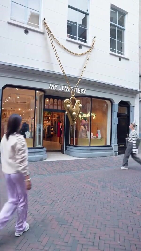 My Jewellery Golden Heart Necklace Hanging