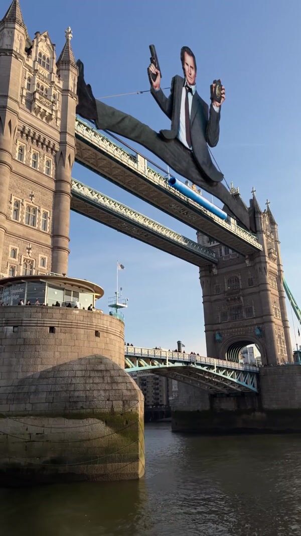 Paramount Liam Neeson Splits on Tower Bridge
