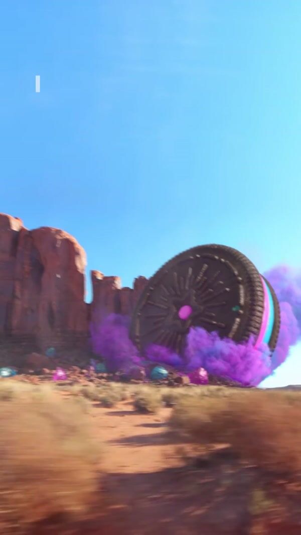 Oreo Cookie Crashes at Monument Valley Desert