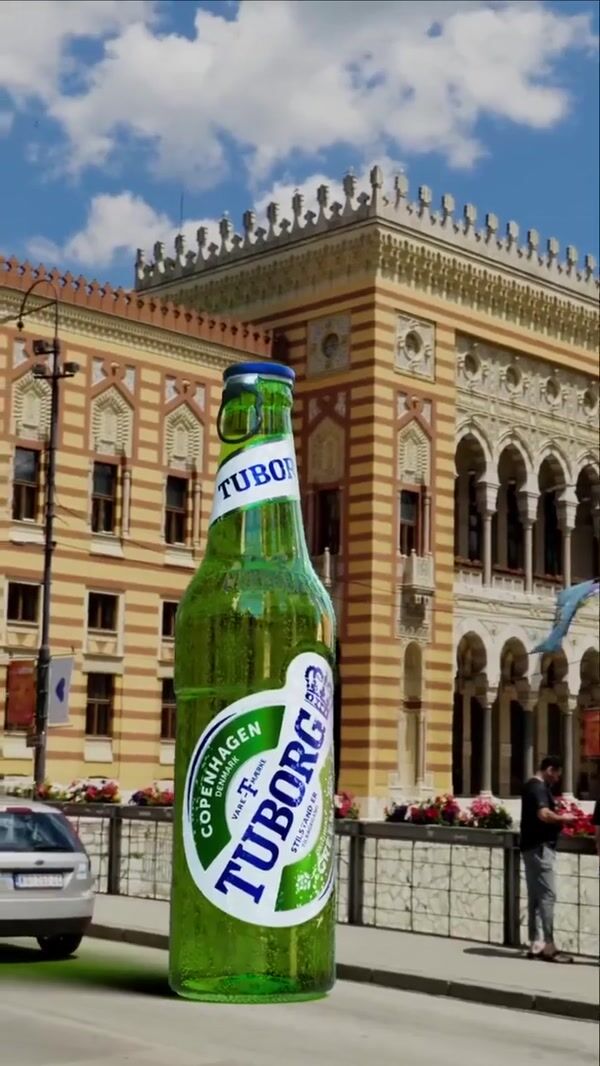 Tuborg Giant Bottle Pulsate in Street