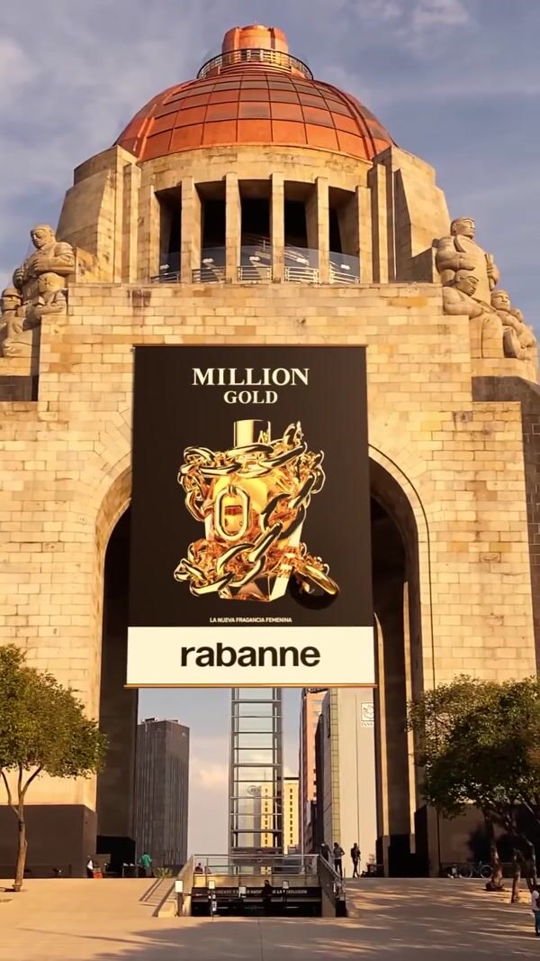 Rabanne Golden Chains Float Out From Billboard