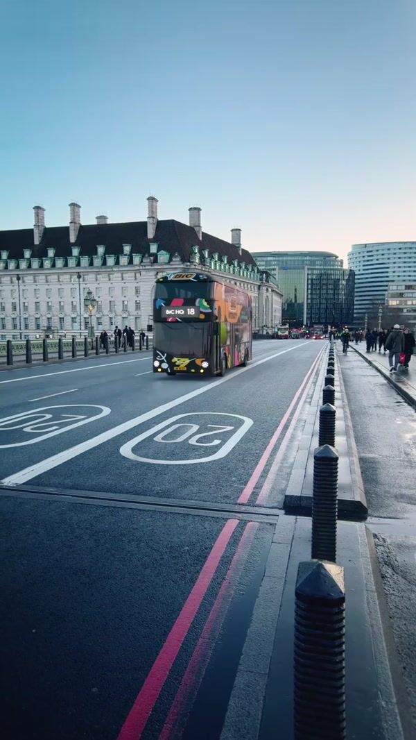 BIC Marker Bus Paints Westminster Bridge