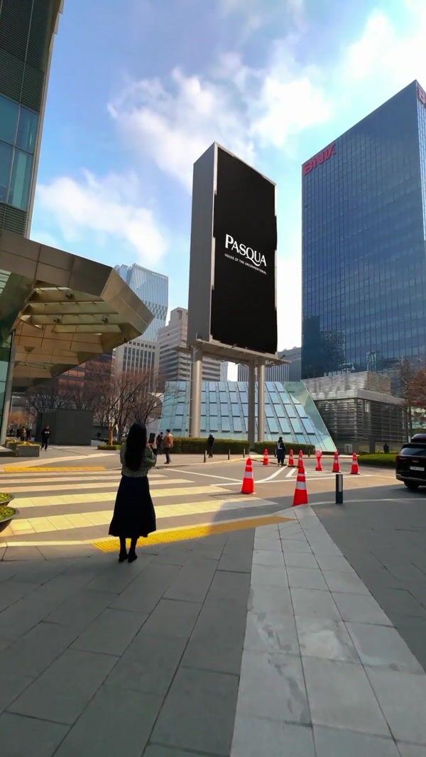 Pasqua Wine Floats Out from Billboard