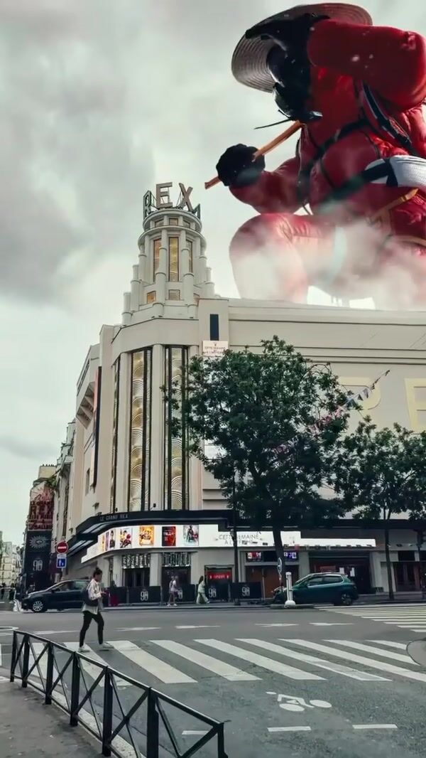Le Grand Rex Climber Crafts Theater Tower