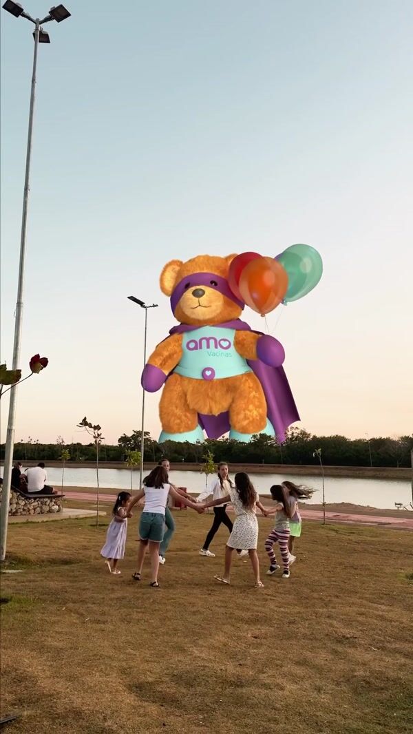 Amo Vacinas Giant Teddy at the Park